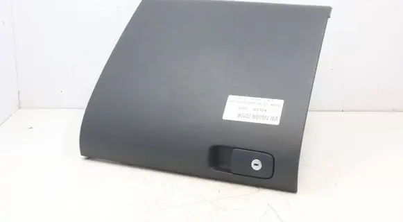 Volkswagen Tiguan Glove box 5M1857097Q