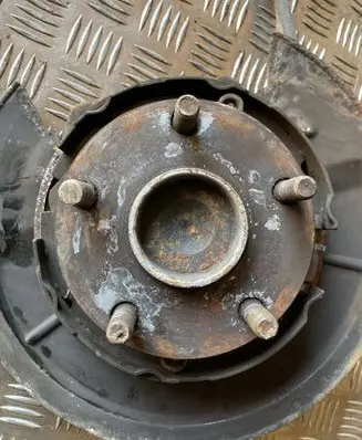 Toyota Corolla Verso AR10 Rear wheel hub