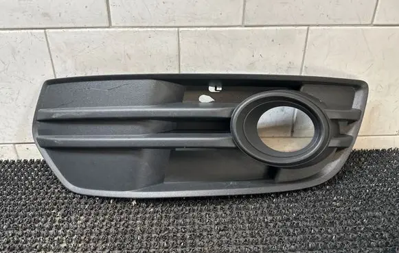 Audi Q5 SQ5 Front fog light trim/grill 8R0807681A
