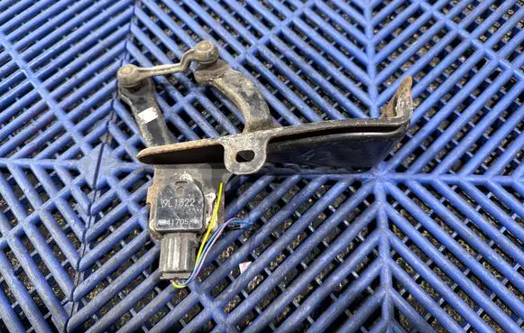 Toyota Auris E180 Headlight/headlamp level sensor 