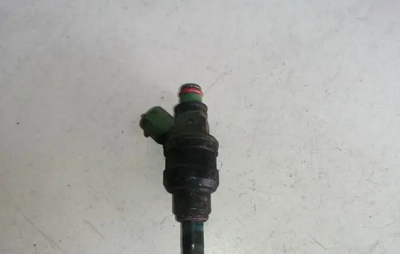 Mazda 323 F Fuel injector INP484