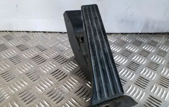 BMW X3 E83 Accelerator throttle pedal 6772646