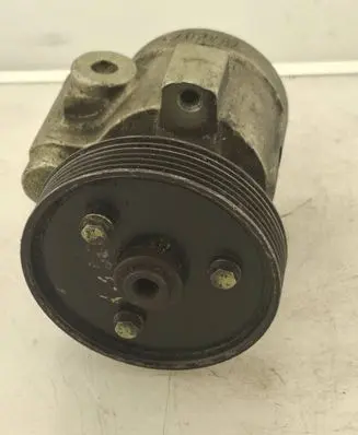 Renault Megane I Power steering pump 7700415198 26058572 7700417308