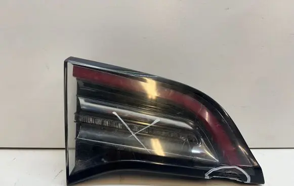 Tesla Model 3 Tailgate rear/tail lights 107740300C 02R1Y00F 50050
