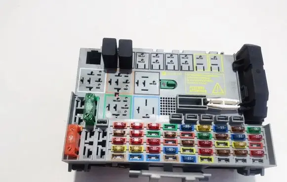 Opel Zafira A Fuse box set 24431677