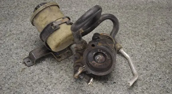 BMW 3 E30 Power steering pump 28045
