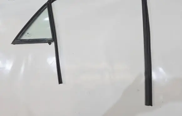 Hyundai i20 (GB IB) Rear vent window glass 43R-00097
