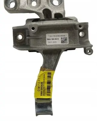 Engine mount bracket