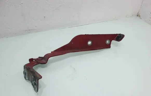 Engine bonnet/hood hinges