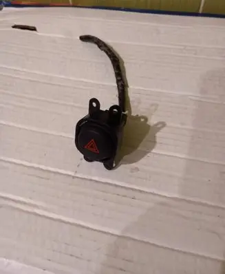 Nissan Navara D40 Hazard light switch 06019