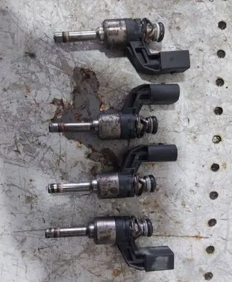Volkswagen Eos Fuel injectors set 03C906
