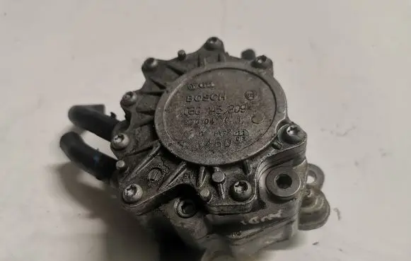 Audi A3 S3 8P Vacuum pump 03G145209