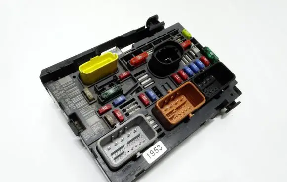 Peugeot 308 Fuse module 9675878480