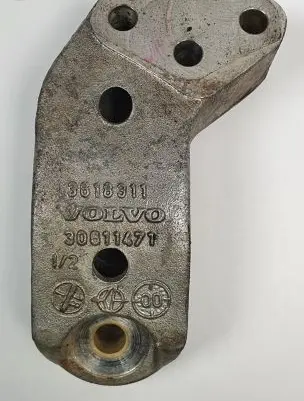 Volvo S40, V40 Engine mounting bracket 30611471