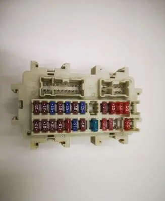 Nissan Navara D40 Fuse module PPT25P5