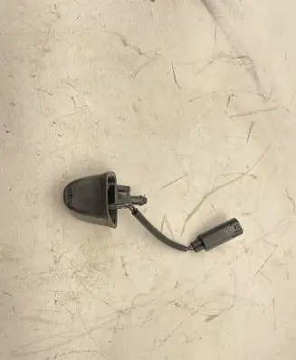 Windshield washer spray nozzle