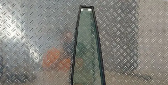 Toyota Land Cruiser (J120) Rear vent window glass 43R00122