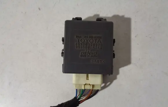 Toyota Avensis T270 Door control unit/module 8597020020 0515004140