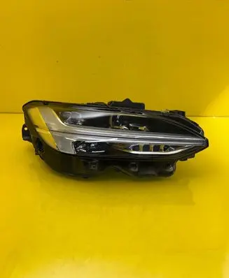 Volvo S90, V90 Headlight/headlamp 32337683