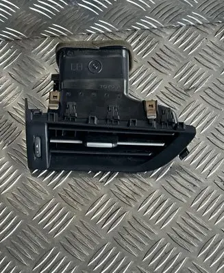Toyota Avensis T270 Dashboard side air vent grill/cover trim 5566005130 0970900001 0032017