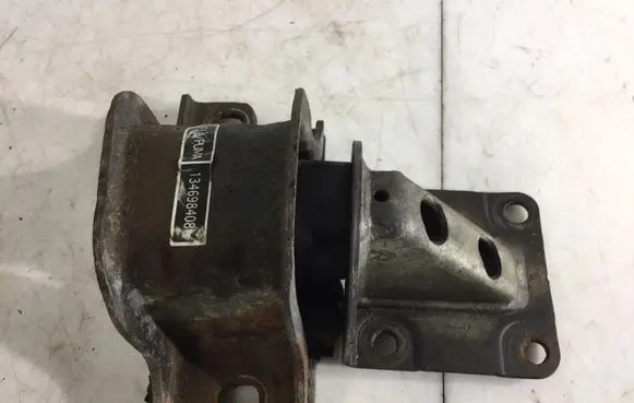 Citroen Jumper Engine mount bracket 134698408