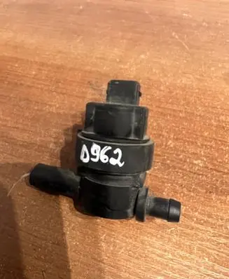 Mercedes-Benz S W221 Engine mount vacuum valve 0004703593 D962