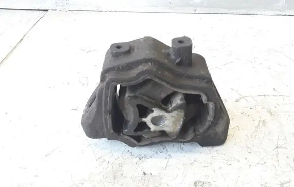 Volvo S60 Engine mount bracket