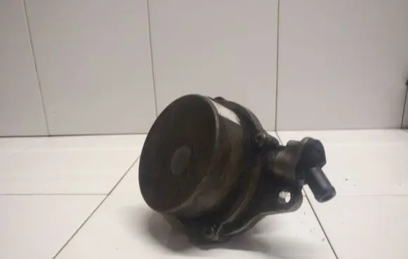 BMW 5 E60 E61 Vacuum pump