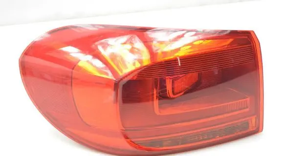 Volkswagen Tiguan Rear/tail lights 5N0945095Q