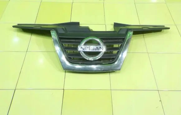 Nissan Juke I F15 Front bumper upper radiator grill 620721KA6A
