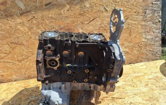 Nissan Navara D40 Engine block YD25