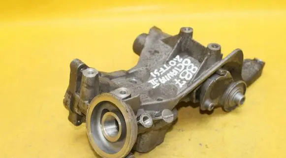 Skoda Octavia Mk2 (1Z) Oil filter mounting bracket