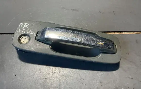 Nissan X-Trail T30 Front door exterior handle 