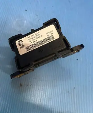 Volkswagen Touran I ESP acceleration yaw rate sensor 10170103643 CQ76B092JM