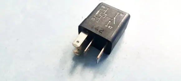 Opel Zafira A Other relay 24432680 GM24432680