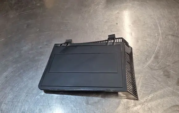BMW 5 E39 Air filter box cover 8379627
