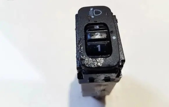 Mitsubishi Outlander Headlight level height control switch