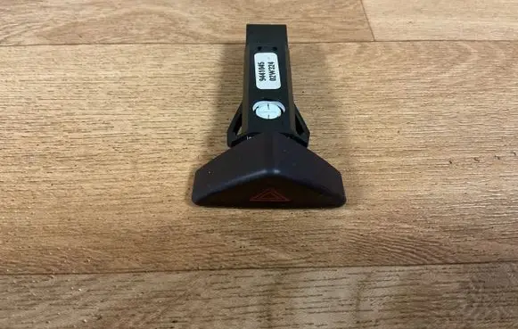 Volvo V70 Hazard light switch 9441045 02W324