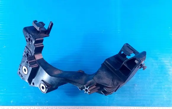 KIA Ceed Headlight/headlamp mounting bracket ET013E
