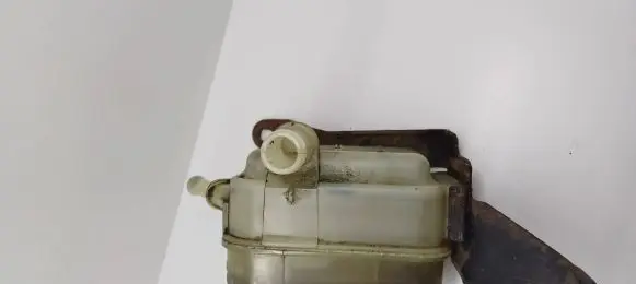 Toyota Corolla E110 Brake fluid reservoir 