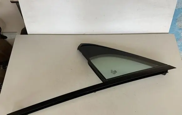 Audi Q7 4M Front door vent window glass four-door 4M0845113 4M0845113A
