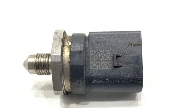 Audi A5 8T 8F Fuel pressure sensor 06J906051F