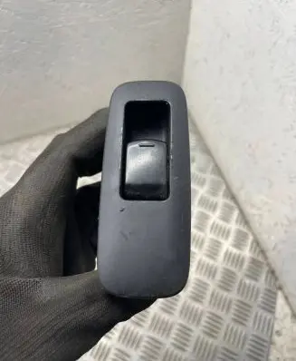 Nissan Qashqai Electric window control switch 25411BR00A