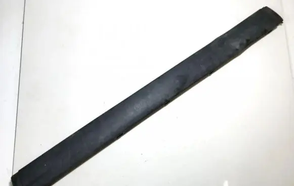 Front bumper splitter molding