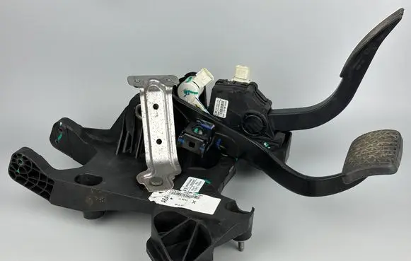 Buick Encore I Brake pedal 42343853 GM42343853 96892406