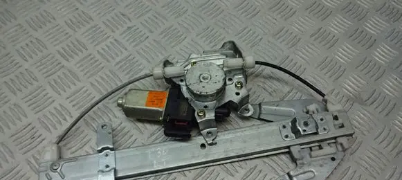 Nissan X-Trail T30 Front door electric window regulator 
