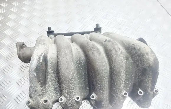 Audi A6 S6 C4 4A Intake manifold 046129713