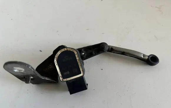 BMW 7 E65 E66 Rear air suspension level height sensor 6763738 0608 020805