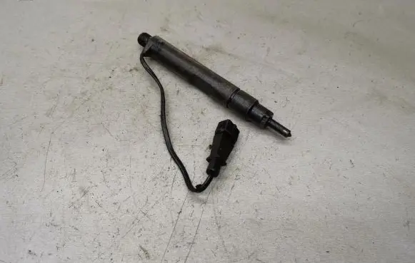Volkswagen PASSAT B5 Fuel injector 028130201J