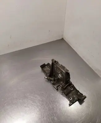 Subaru Impreza III Fuel pump bracket 